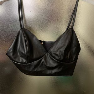 Women’s top in medium